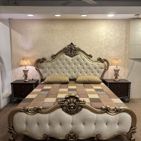 Classic bed set
